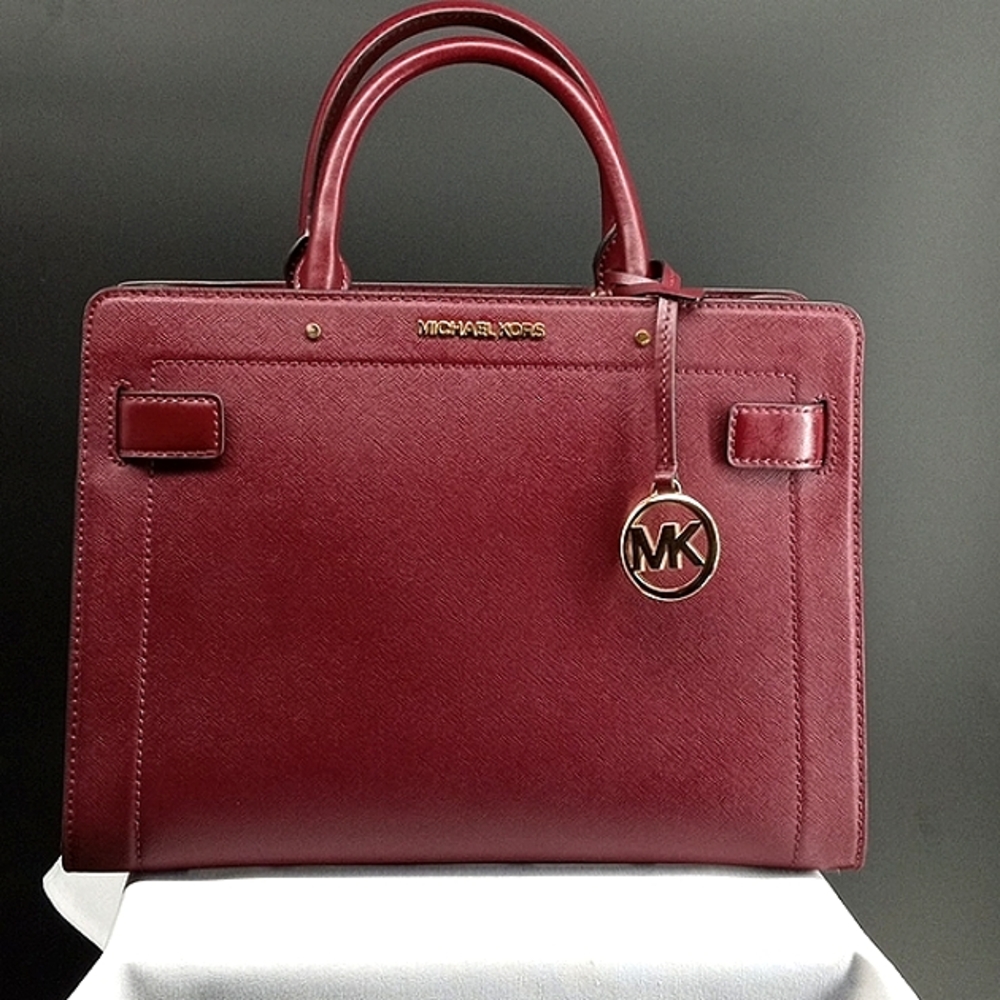 BURGUNDY MICHAEL KORS LEATHER HANDBAG FOR FALL AND WINTER IN EUC